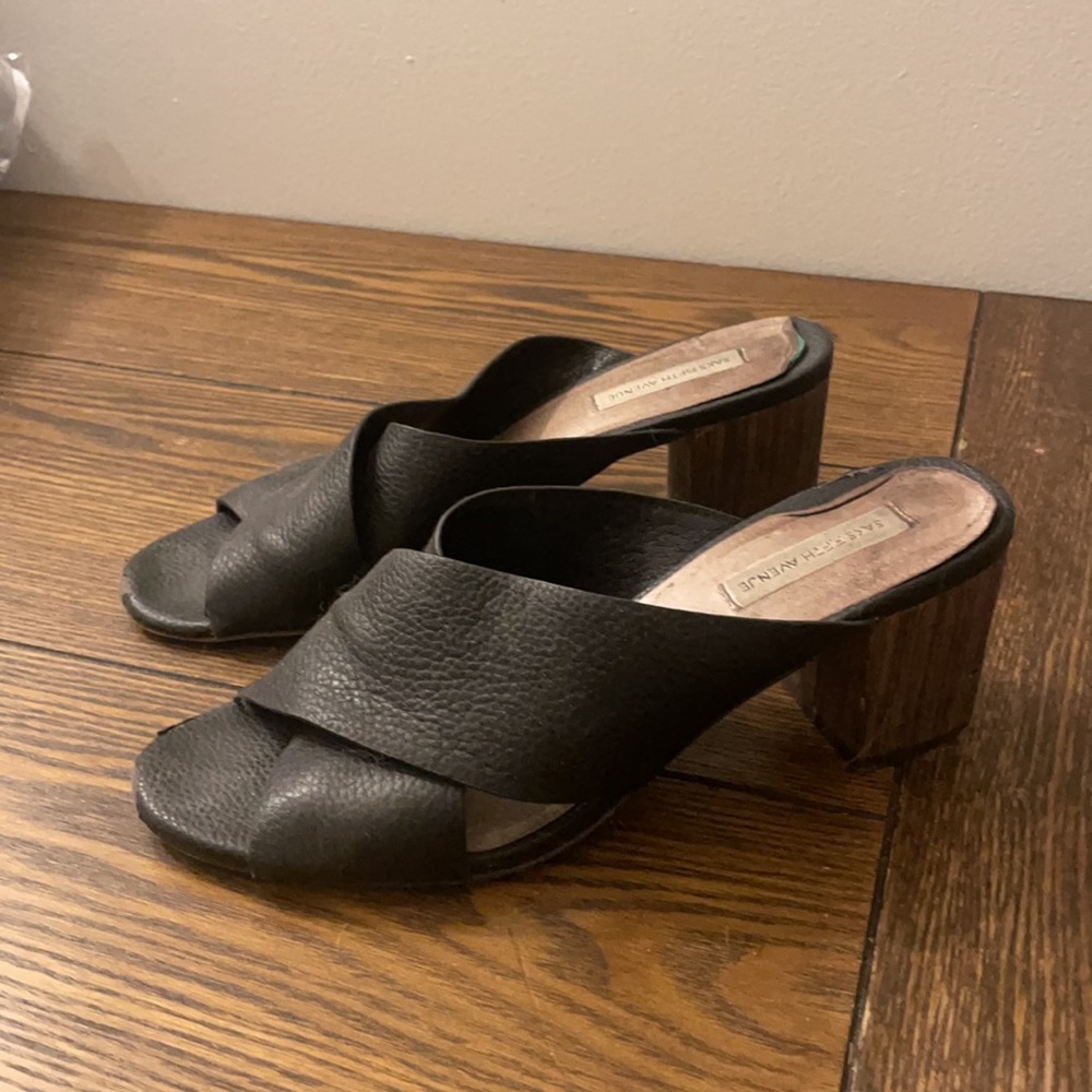 Saks modern crossover mule sz 8/39 black